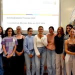 Gruppenfoto von Schülerinnen und Schülern bei der Schülerakademie Finanzkompetenz