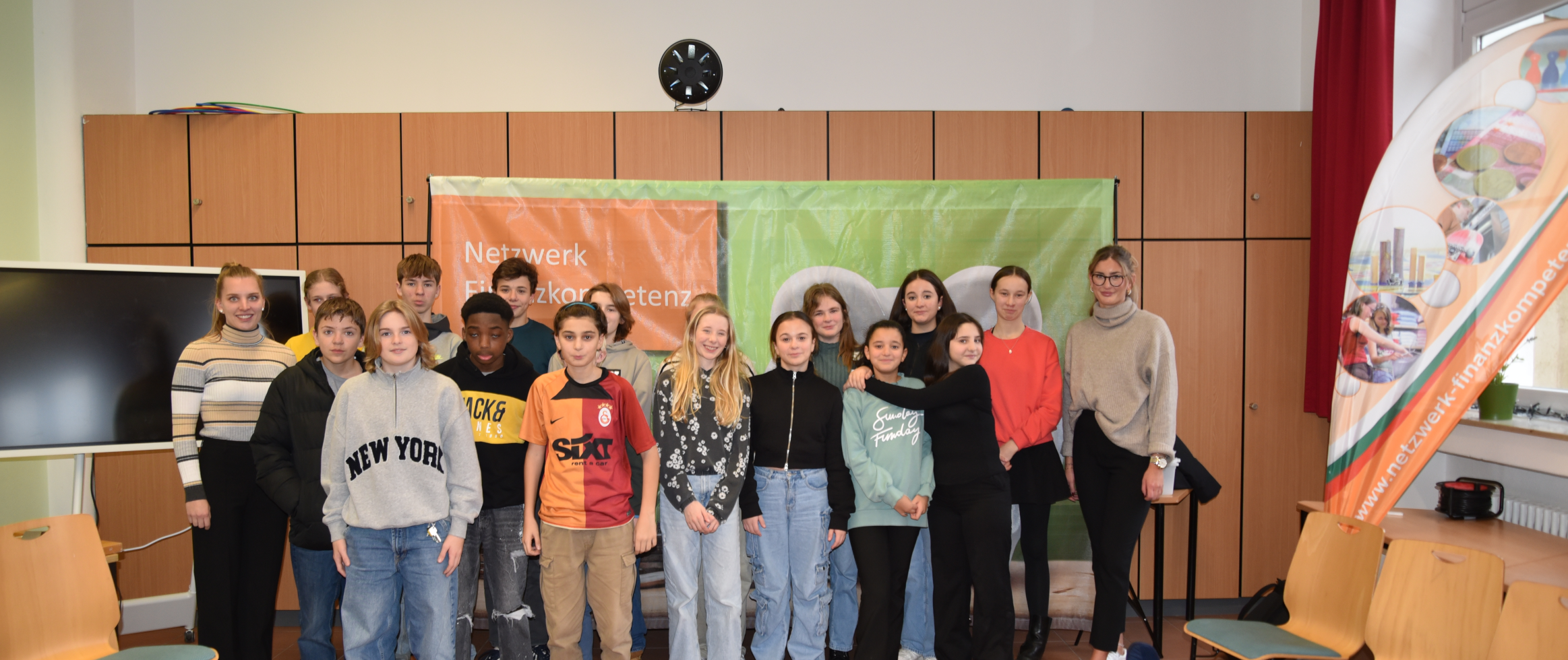 Gruppenfoto von Schülerinnen und Schülern bei der Schülerakademie Finanzkompetenz