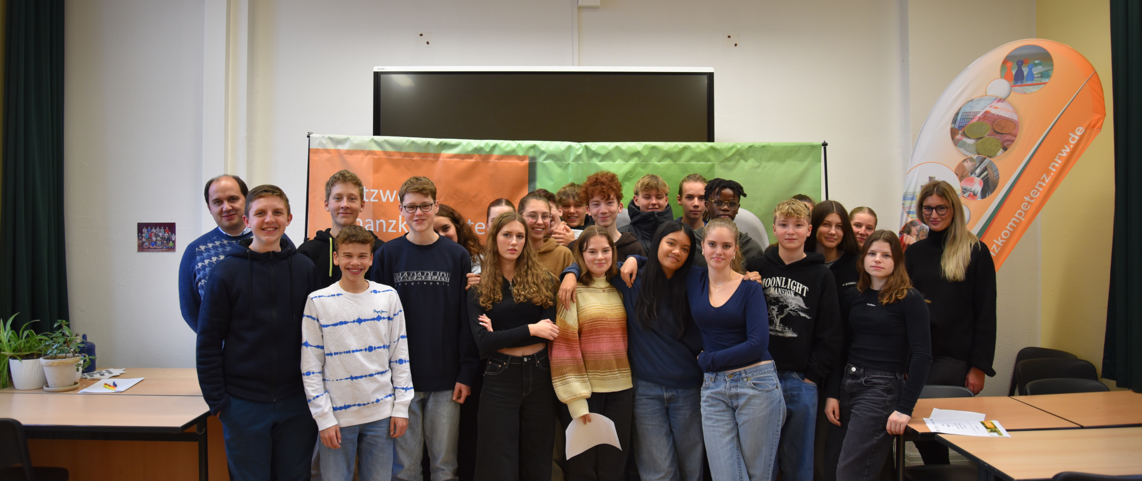 Gruppenfoto von Schülerinnen und Schülern bei der Schülerakademie Finanzkompetenz