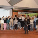 Gruppenfoto von Schülerinnen und Schülern bei der Schülerakademie Finanzkompetenz