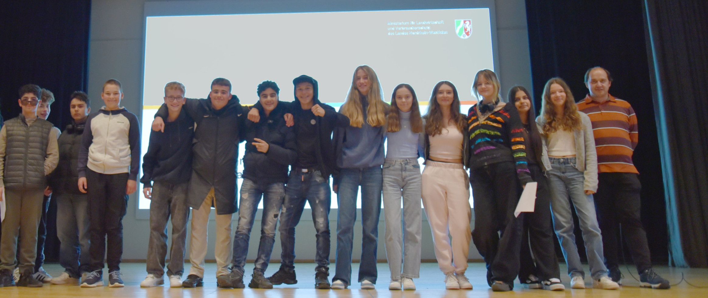 Gruppenfoto von Schülerinnen und Schülern bei der Schülerakademie Finanzkompetenz