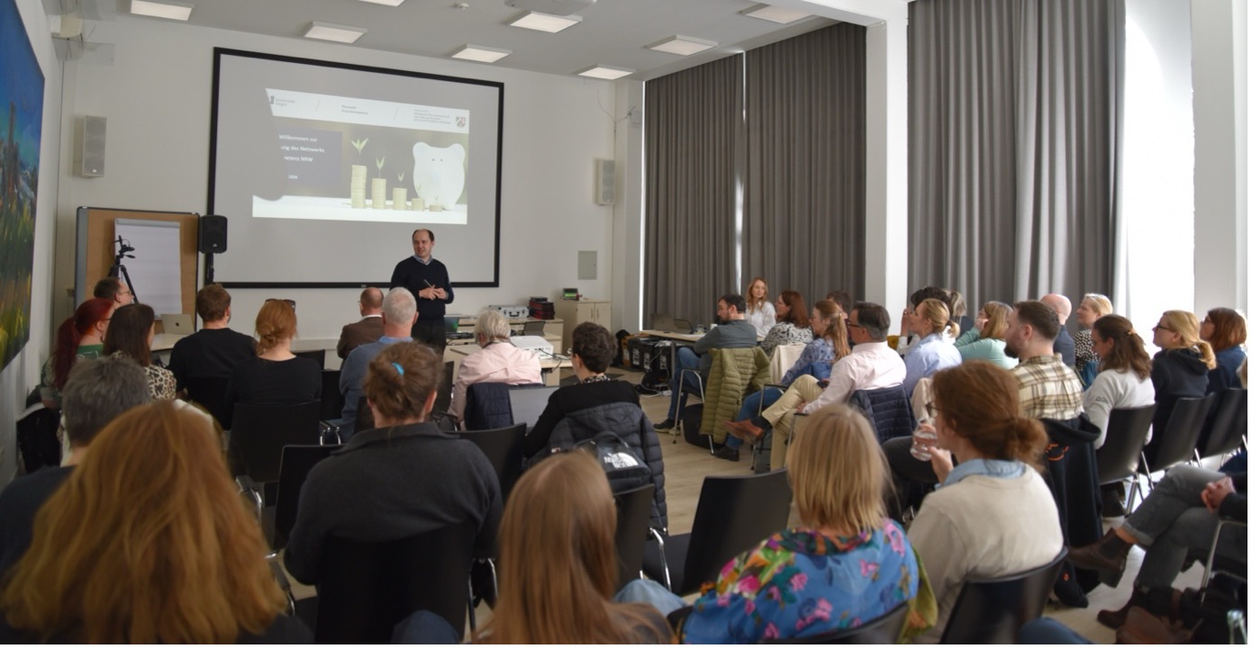 Gruppenfoto von Schülerinnen und Schülern bei der Schülerakademie Finanzkompetenz