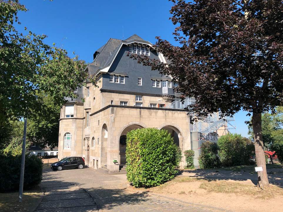 Schulgebäude vom Sibi